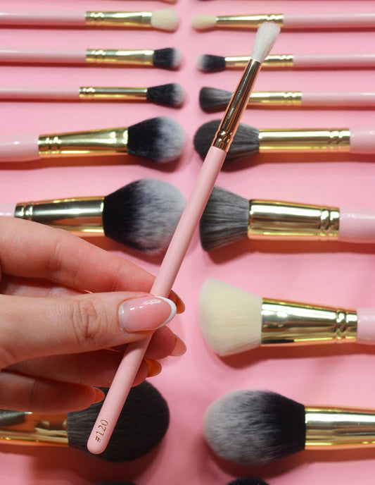 #120 Slim Fluffy Blender Brush