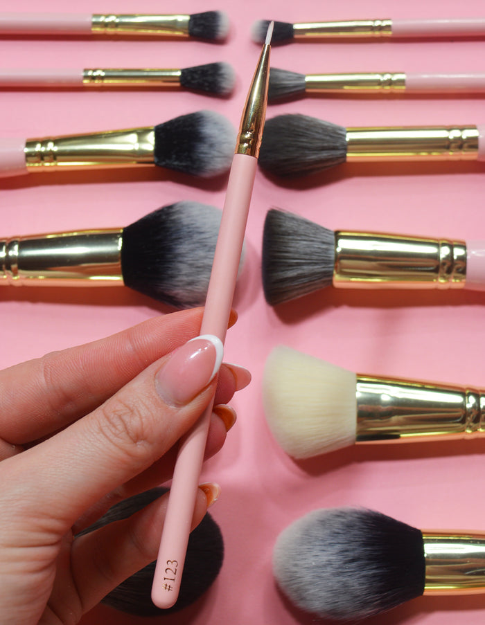#123 Fine Tip Precision Liner Brush