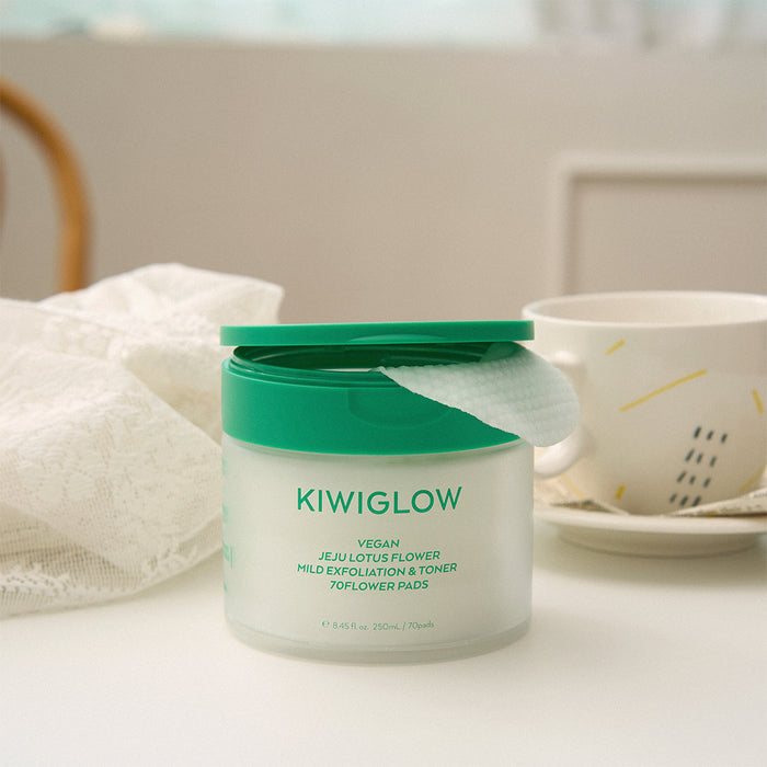 Kiwiglow Jeju Lotus Flower Mild Exfoliation & Toner Flower Pads (70 pcs, 250 ml)