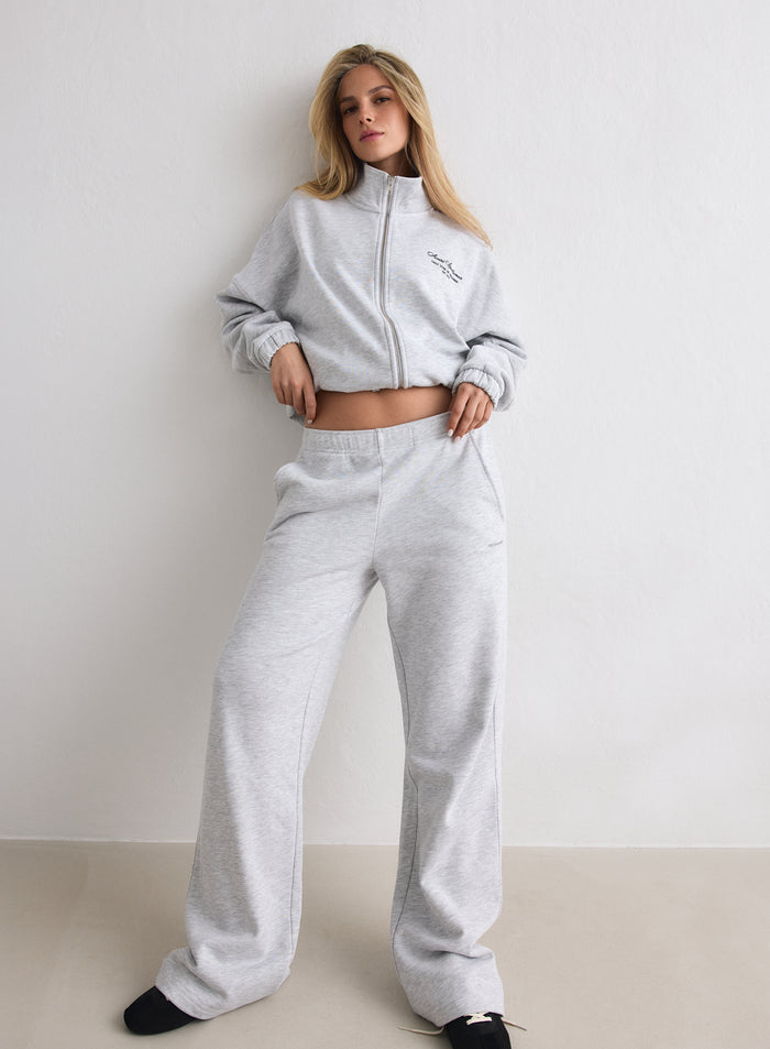 Modell iført aim'n Light Grey Melange Script Zip Jacket og en matchende bukse [M-170cm]